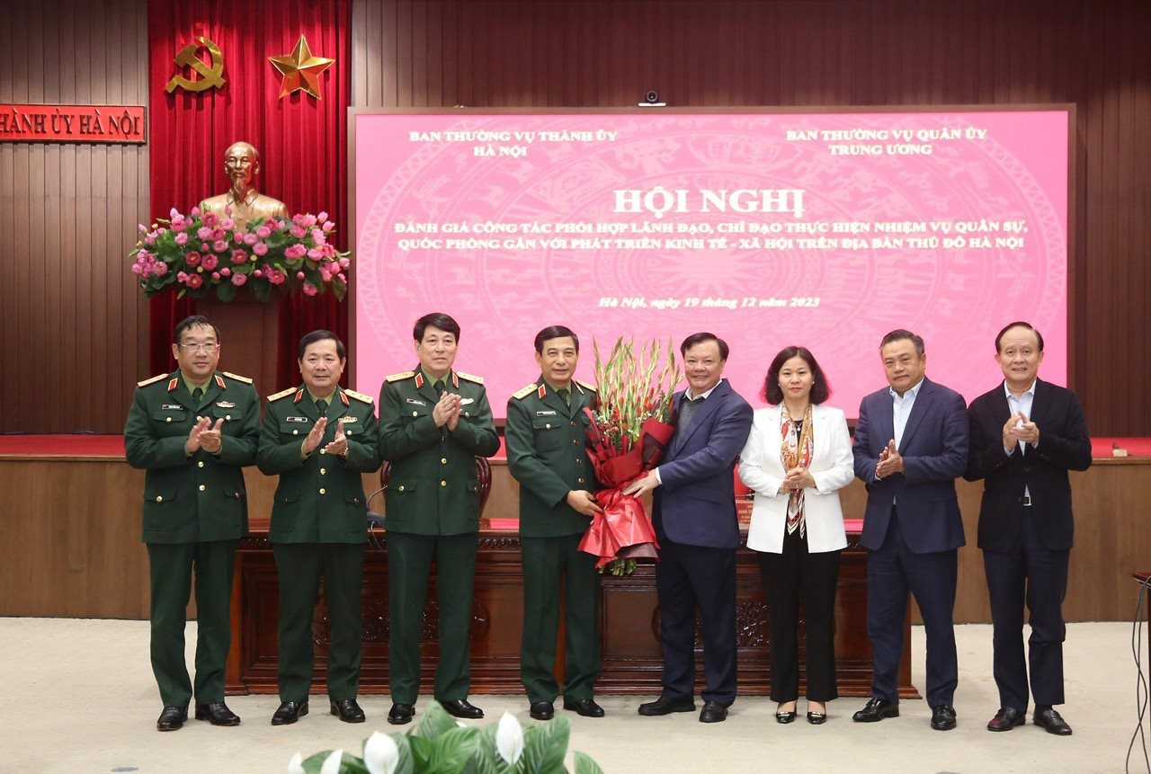 Phối hợp chặt chẽ, thực hiện tốt nhiệm vụ quân sự, quốc phòng gắn với phát triển kinh tế - xã hội Thủ đô