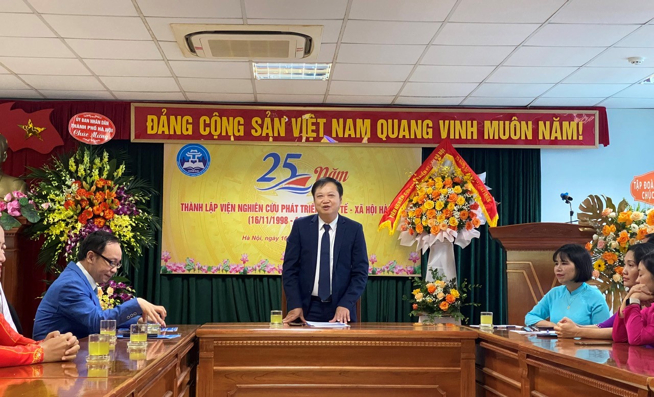 Gặp mặt nhân kỷ niệm 25 năm Ngày thành lập Viện Nghiên cứu phát triển kinh tế - xã hội Hà Nội