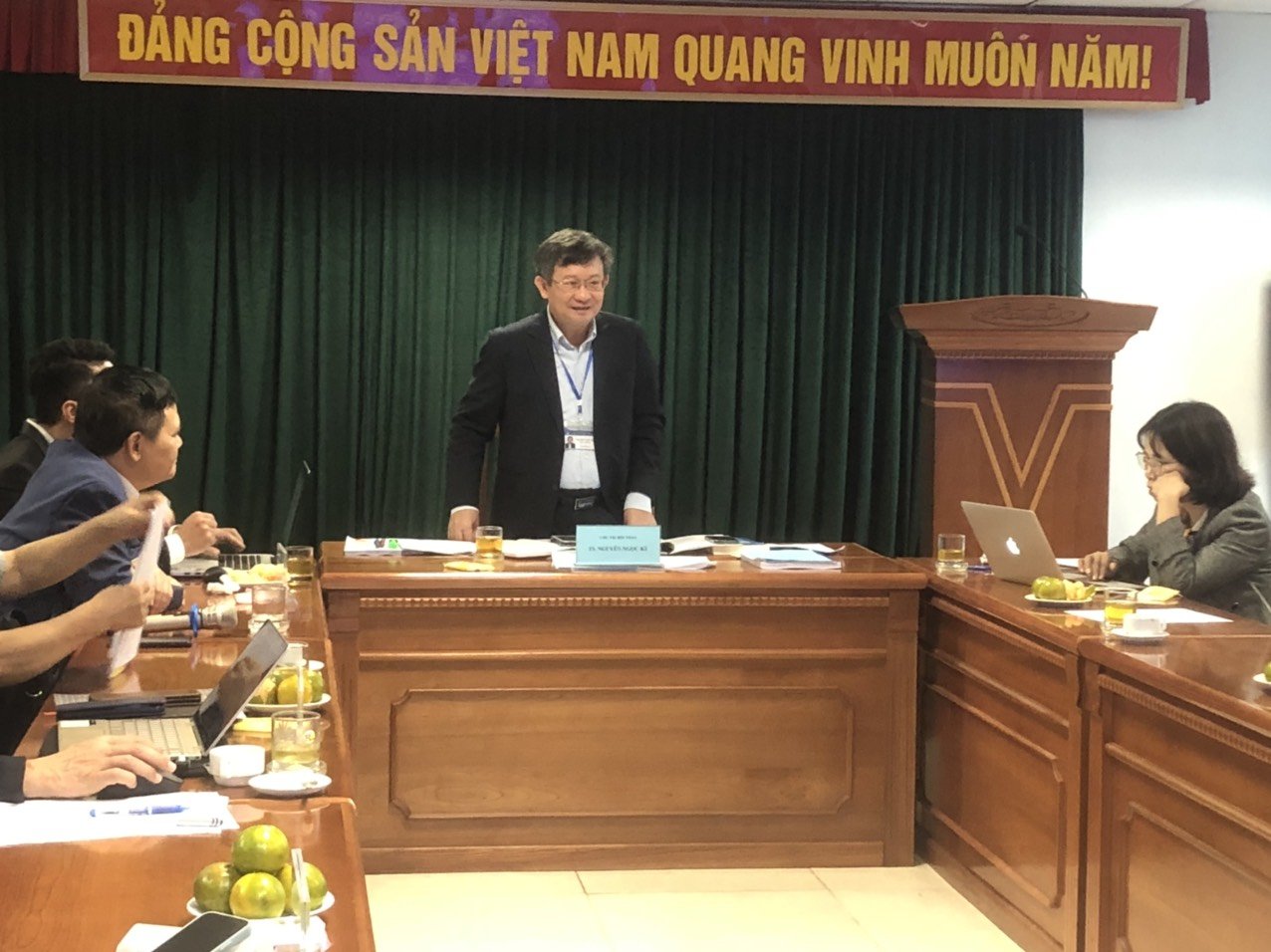 Hội thảo khoa học Đề tài “Định hướng và giải pháp đổi mới mô hình tăng trưởng kinh tế Thủ đô đến năm 2030”