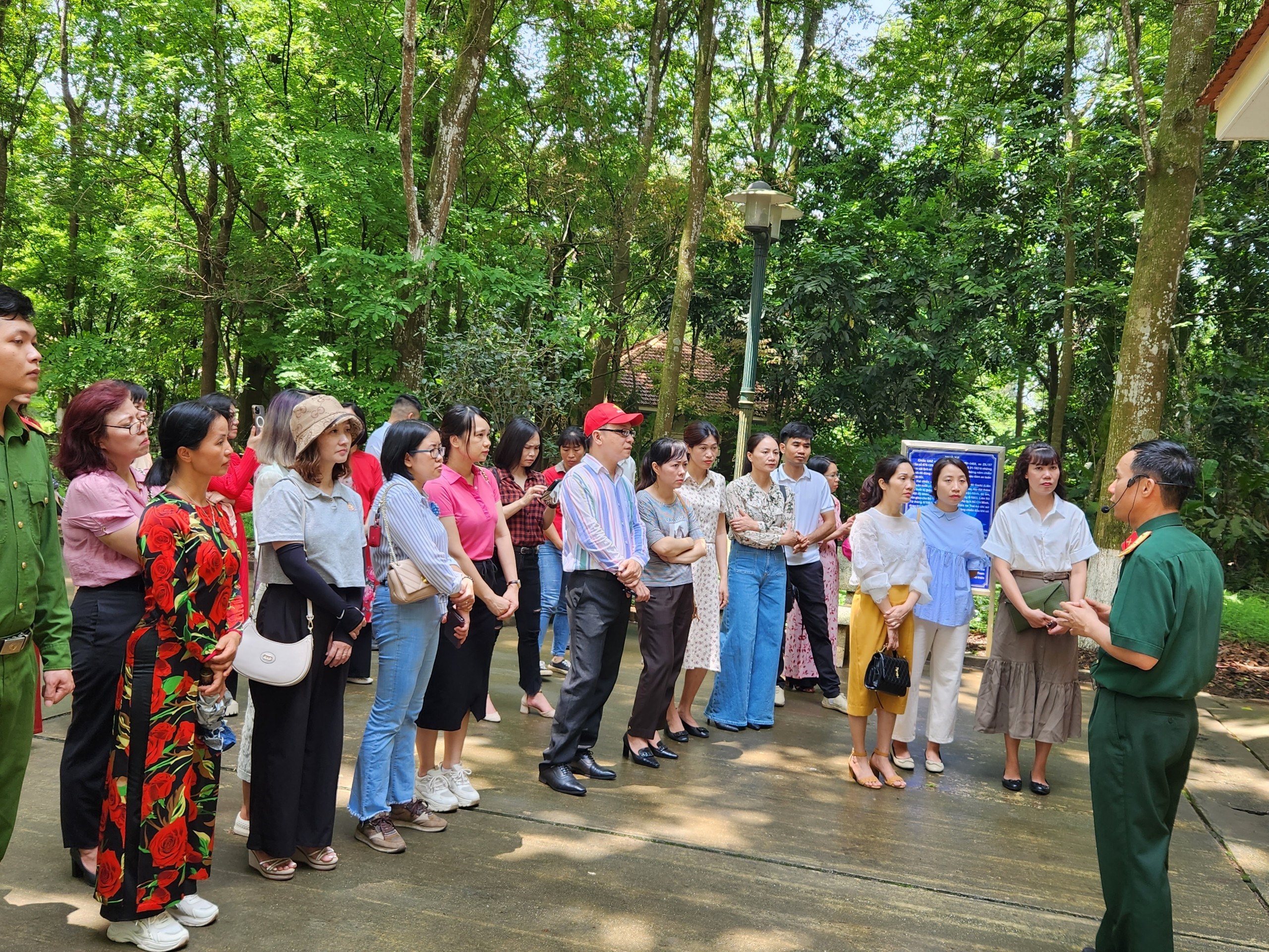 Sinh hoạt chuyên đề học tập và làm theo tư tưởng, đạo đức, phong cách Hồ Chí Minh
