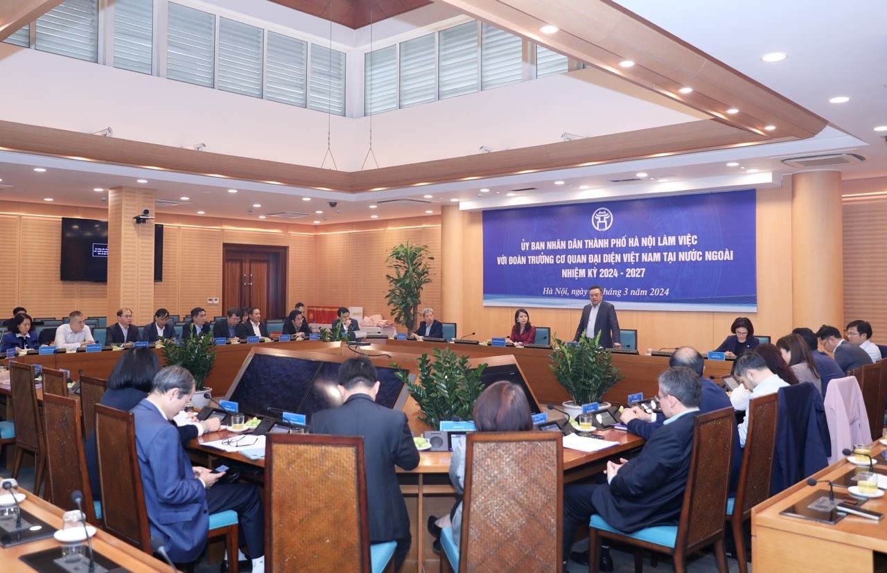 CHỦ TỊCH UBND THÀNH PHỐ TRẦN SỸ THANH LÀM VIỆC VỚI ĐOÀN TRƯỞNG CƠ QUAN ĐẠI DIỆN VIỆT font class= highlight NAM font TẠI NƯỚC NGOÀI