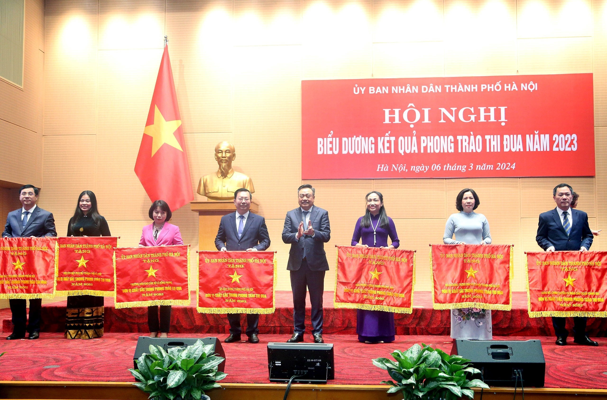 BIỂU DƯƠNG TẬP THỂ, CÁ NHÂN CÓ THÀNH TÍCH XUẤT SẮC TRONG CÁC PHONG TRÀO THI ĐUA NĂM font class= highlight 2023 font