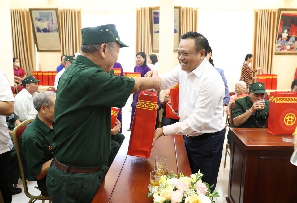 HÀ NỘI DÀNH HƠN 190 TỶ ĐỒNG TẶNG QUÀ NGƯỜI CÓ CÔNG DỊP KỶ NIỆM 77 NĂM NGÀY THƯƠNG BINH, LIỆT SĨ