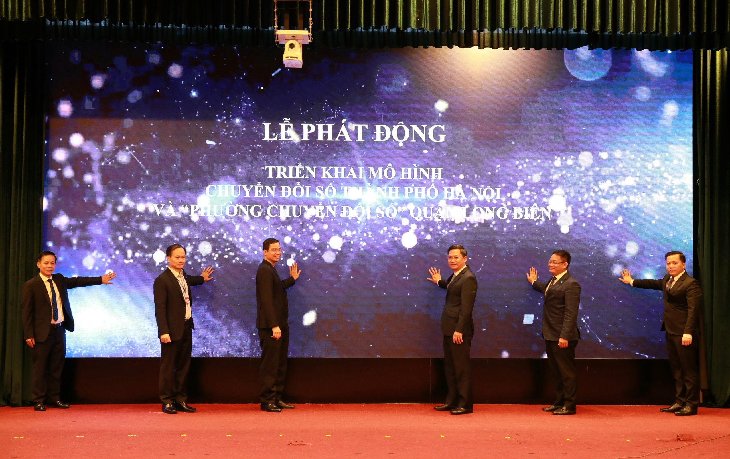 HÀ NỘI PHÁT ĐỘNG TRIỂN KHAI THÍ ĐIỂM CÁC MÔ HÌNH CHUYỂN ĐỔI SỐ