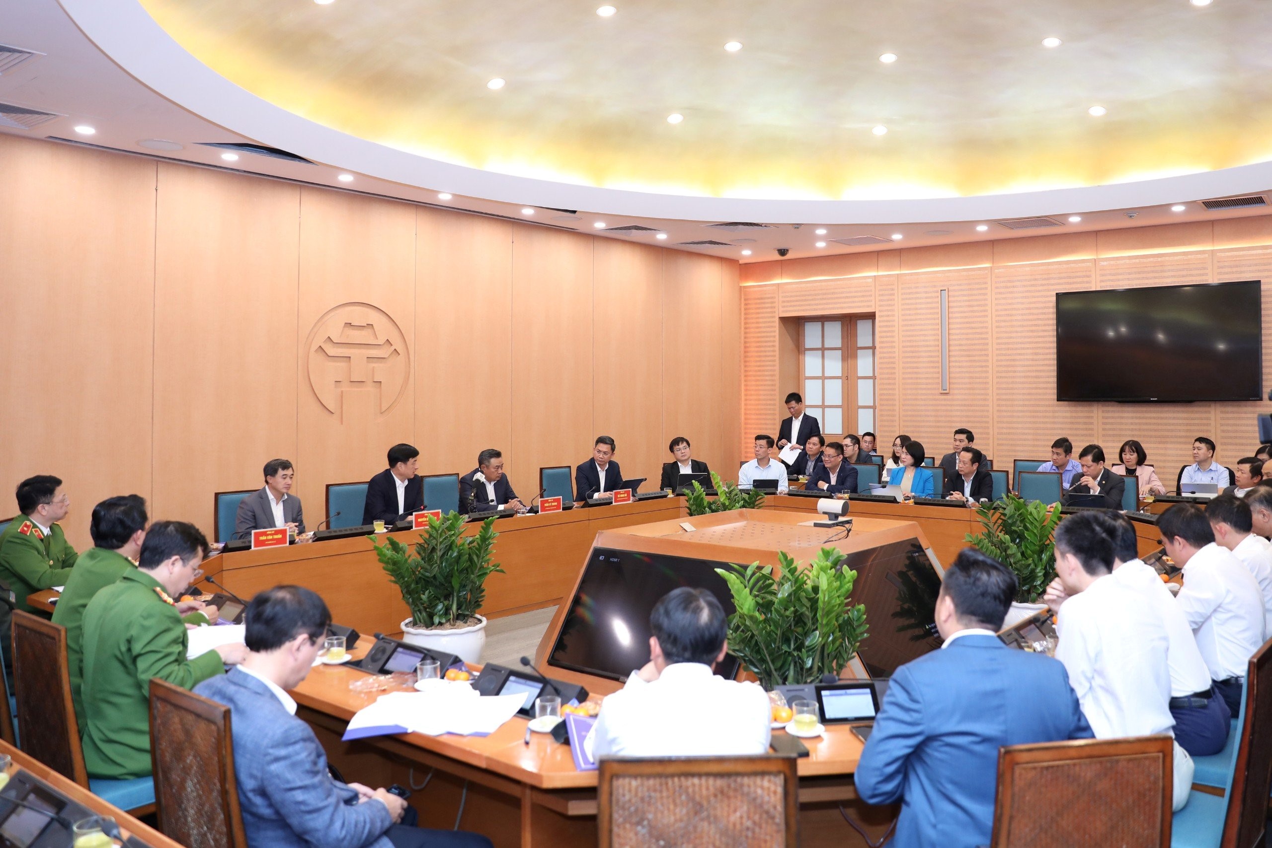 HÀ NỘI NỖ LỰC GIÚP NGƯỜI DÂN QUẢN LÝ TỐT SỨC KHỎE, NHẬN ƯU ĐÃI AN SINH XÃ HỘI THUẬN TIỆN