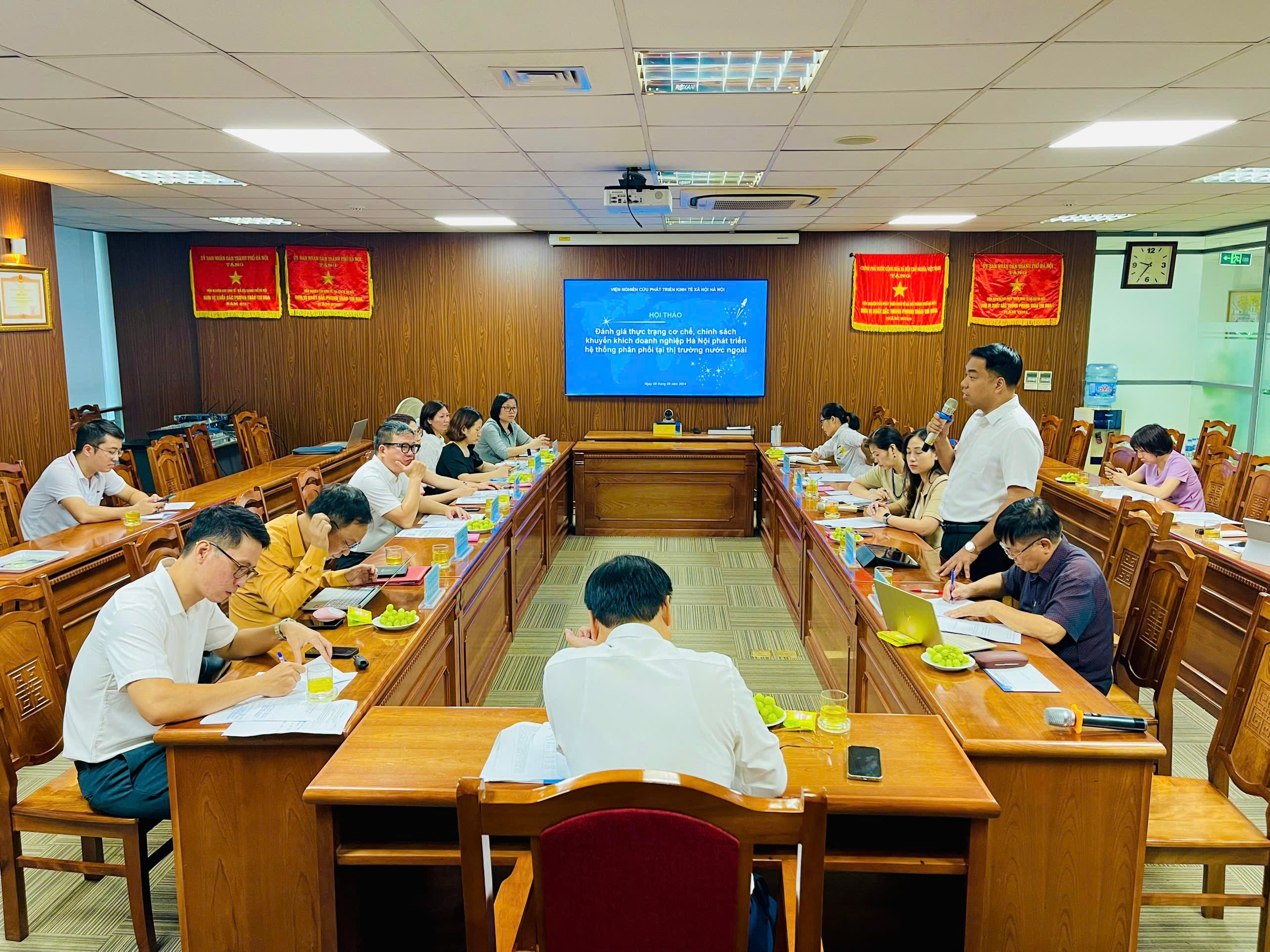 Hội thảo khoa học “Nghiên cứu xây dựng cơ chế, font class= highlight chính font  font class= highlight sách font khuyến khích doanh nghiệp Hà Nội chủ động phát triển hệ thống phân phối tại thị trường nước ngoài”