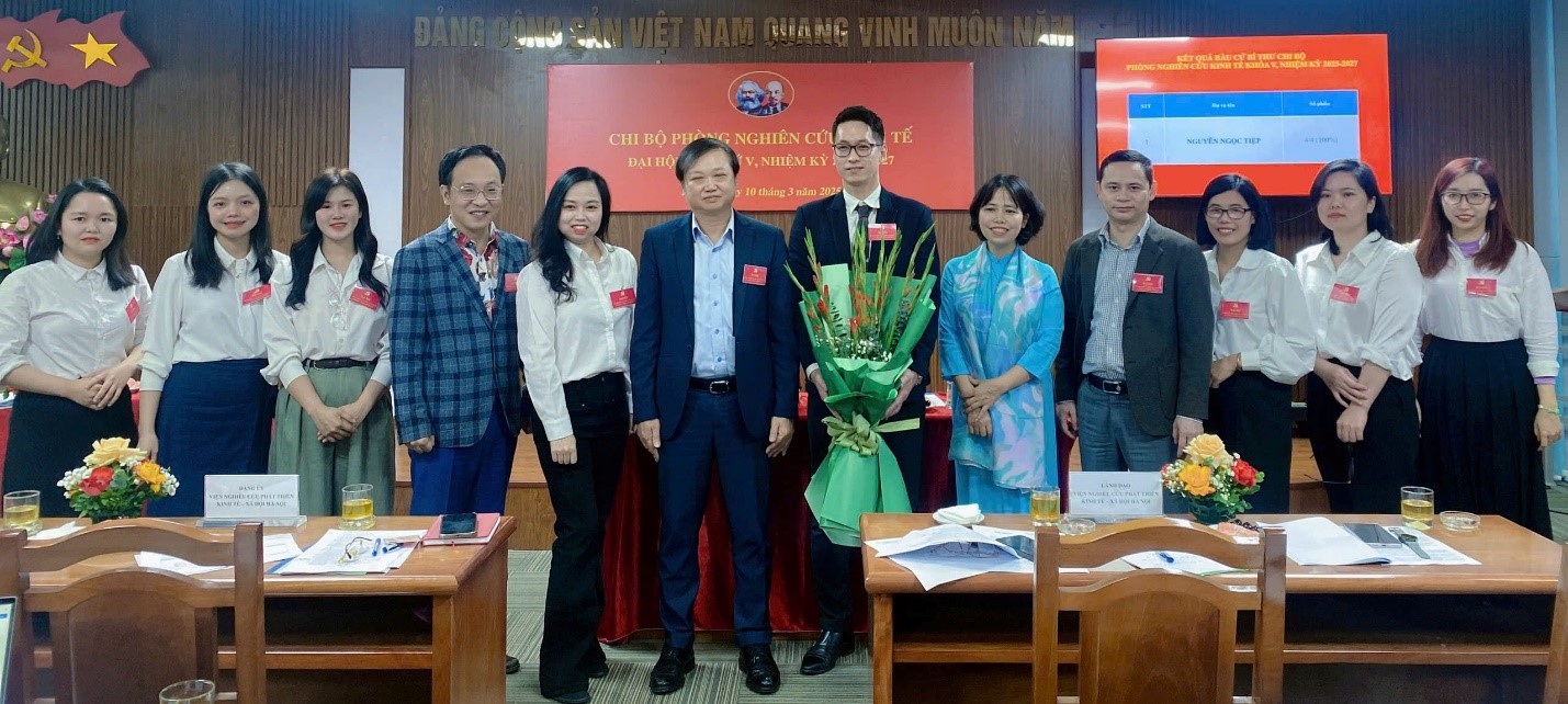 Chi bộ phòng Nghiên cứu Kinh tế tổ chức thành công Đại hội lần thứ V
