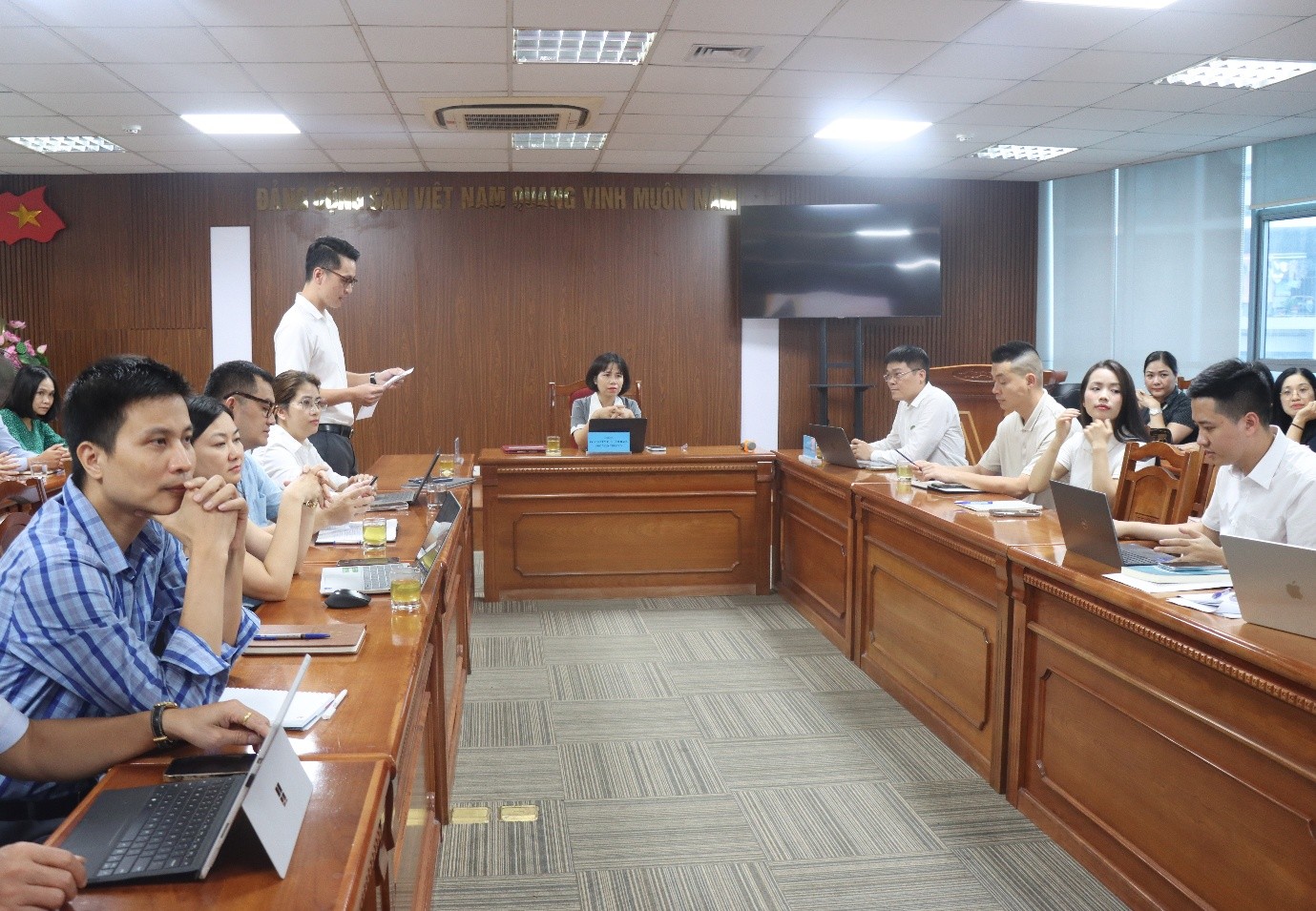 Viện Nghiên cứu phát triển kinh tế - xã hội Hà Nội trải nghiệm giải pháp font class= highlight văn font phòng số với Gapo-Work