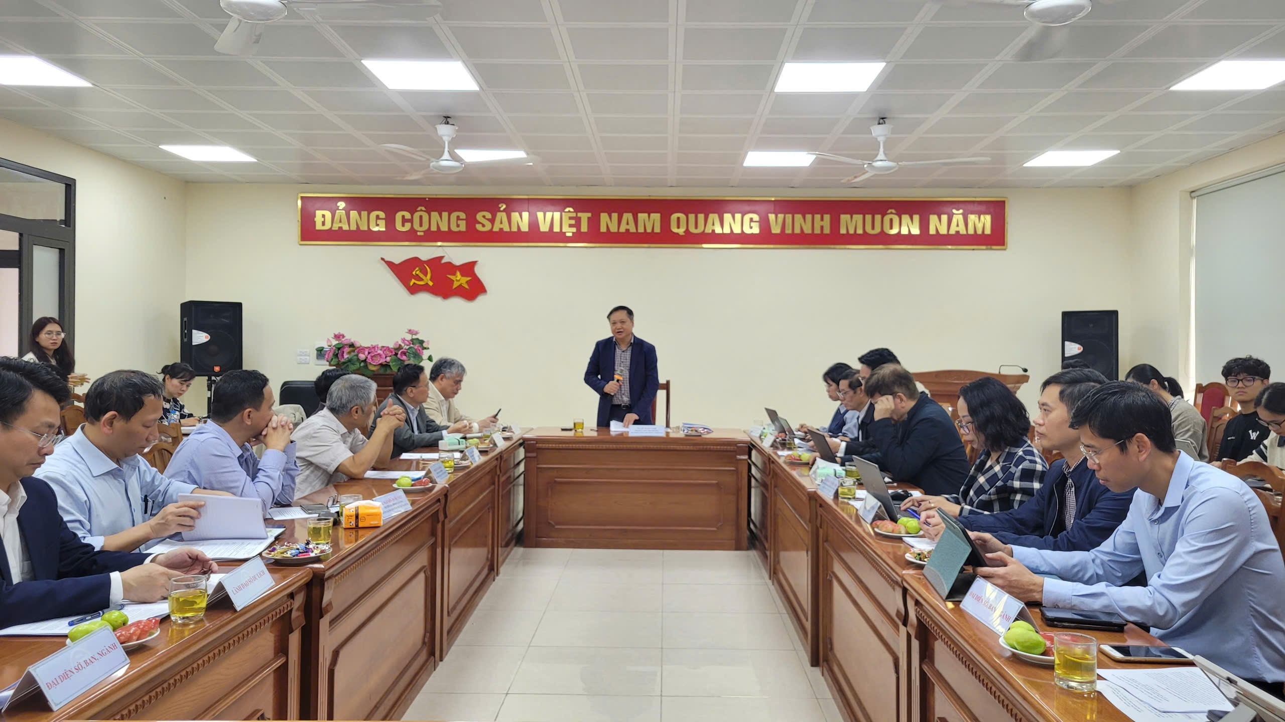 HỘI THẢO “ĐỊNH HƯỚNG PHÁT TRIỂN CÁC NGÀNH KINH TẾ
 VÀ MÔ HÌNH KINH TẾ MỚI CỦA THỦ ĐÔ”