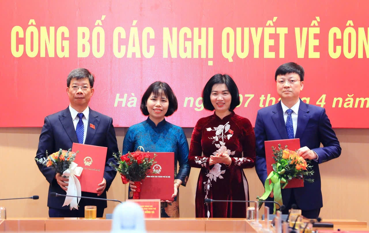 HĐND thành phố Hà Nội công bố các nghị quyết về công tác cán bộ