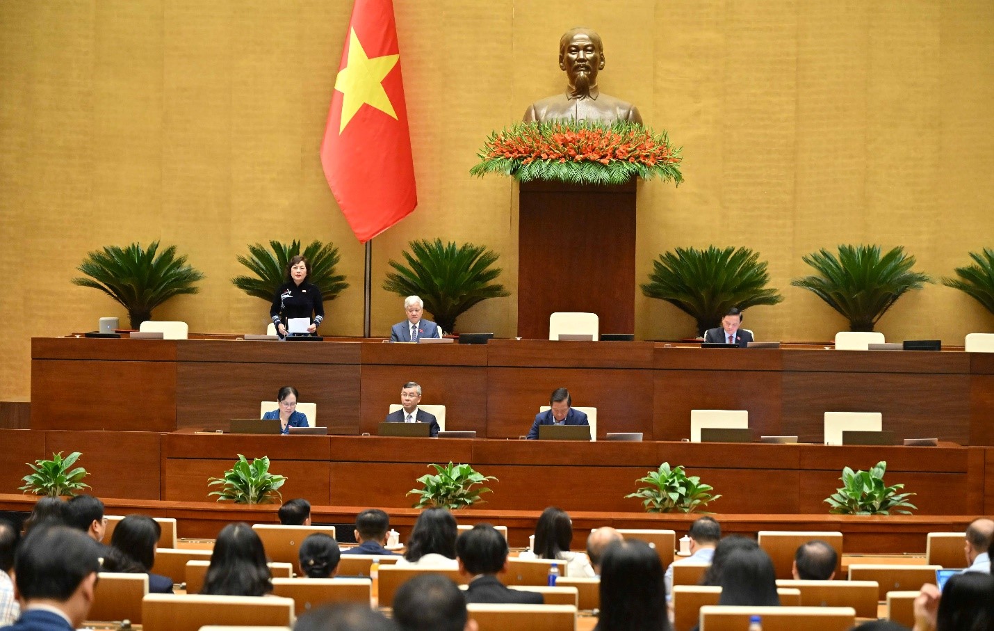ĐẨY MẠNH PHÂN CẤP, PHÂN QUYỀN GẮN VỚI KIỂM SOÁT QUYỀN LỰC 
VÀ TRÁCH NHIỆM GIẢI TRÌNH, TẠO ĐỘNG LỰC CHO THỦ ĐÔ BỨT PHÁ