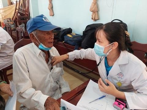 Luật Thủ đô năm 2026 Giảm gánh nặng chi phí y tế cho người dân - Điểm sáng nhân văn trong font class= highlight chính font  font class= highlight sách font an sinh xã hội