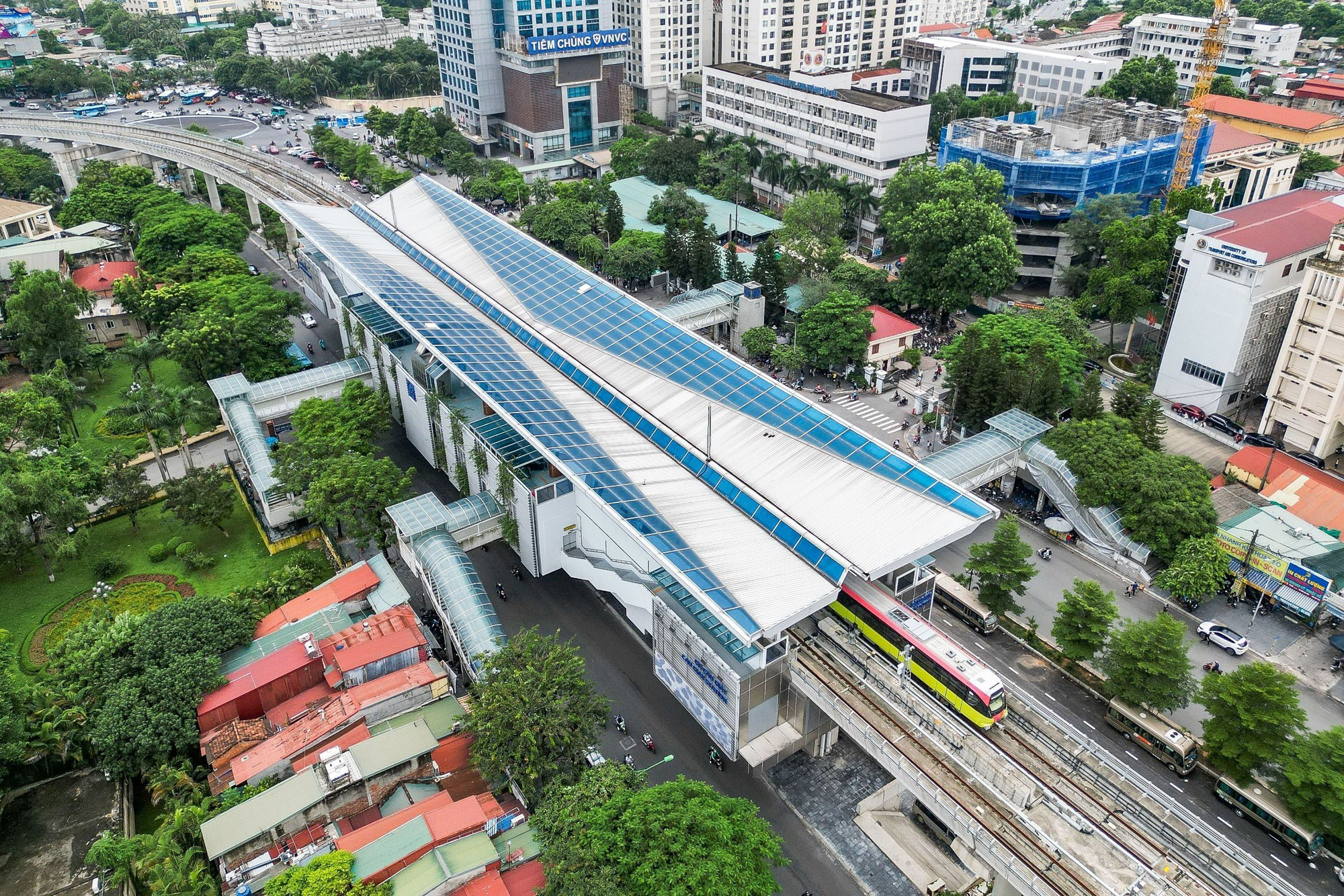 Luật Thủ đô năm 2026 mở cơ chế khai thác giá trị đất quanh ga metro để phát triển đường sắt