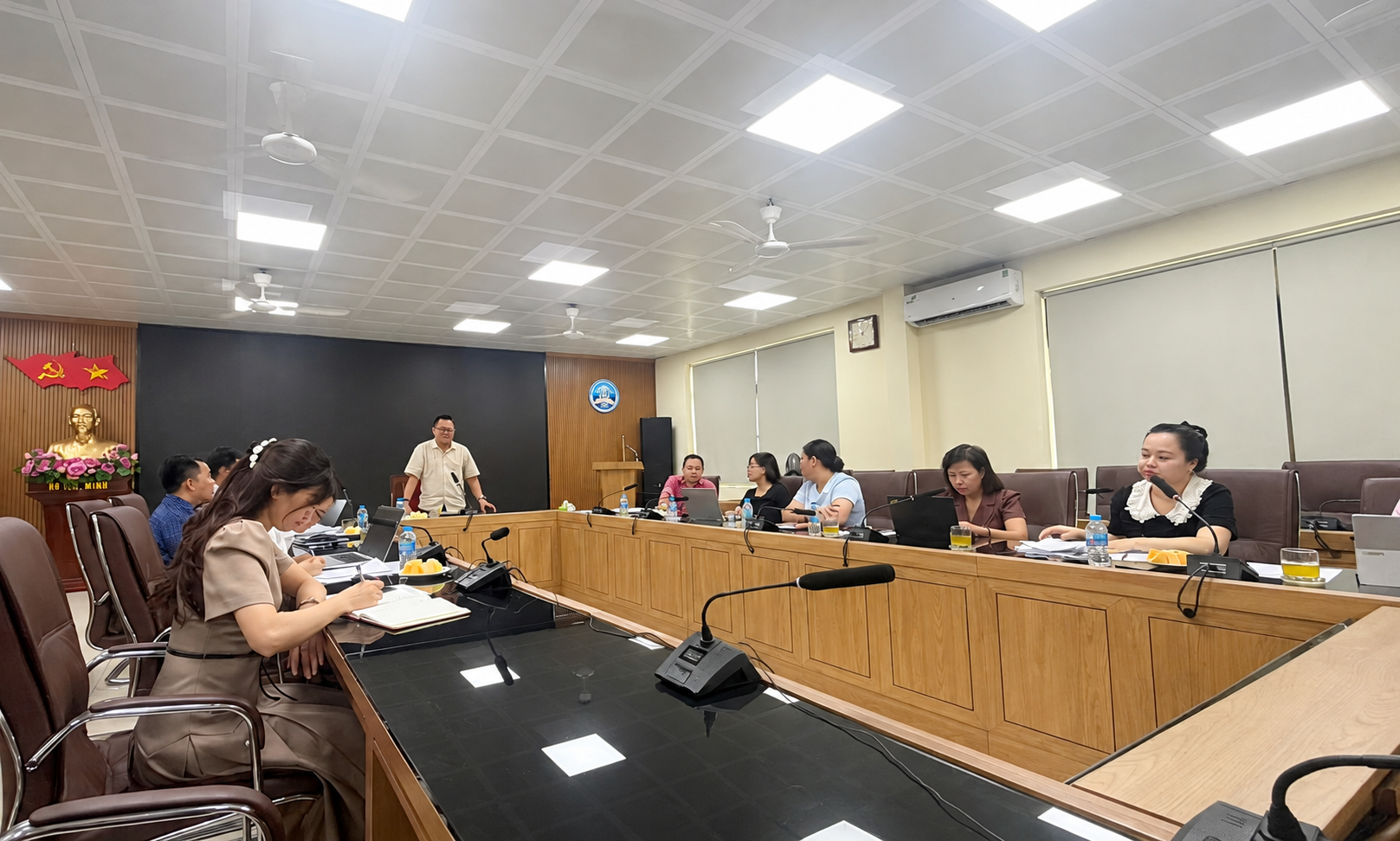 Chi bộ Trung tâm Thông tin - Đào tạo tổ chức sinh hoạt chuyên đề phát huy vai trò đảng viên trong công tác tham mưu chính sách hỗ trợ doanh nghiệp nhỏ, siêu nhỏ và hộ kinh doanh